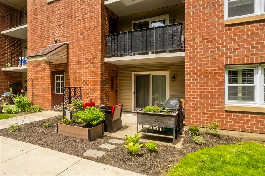 24 Maplecrest Cir #D, Holyoke, MA 01040 - #3