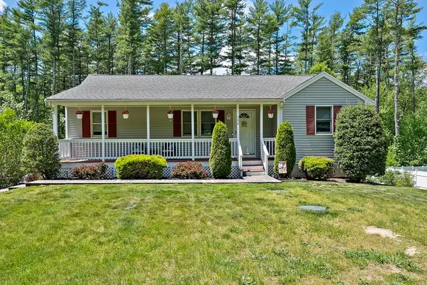 136 Elm St, Halifax, MA 02338