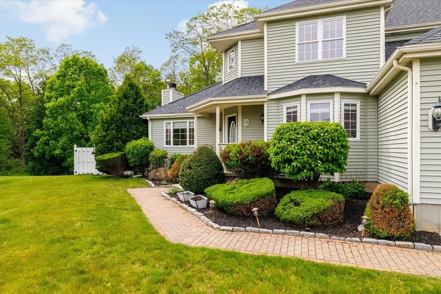 8 Cardinal Cir, Shrewsbury, MA 01545 - #3