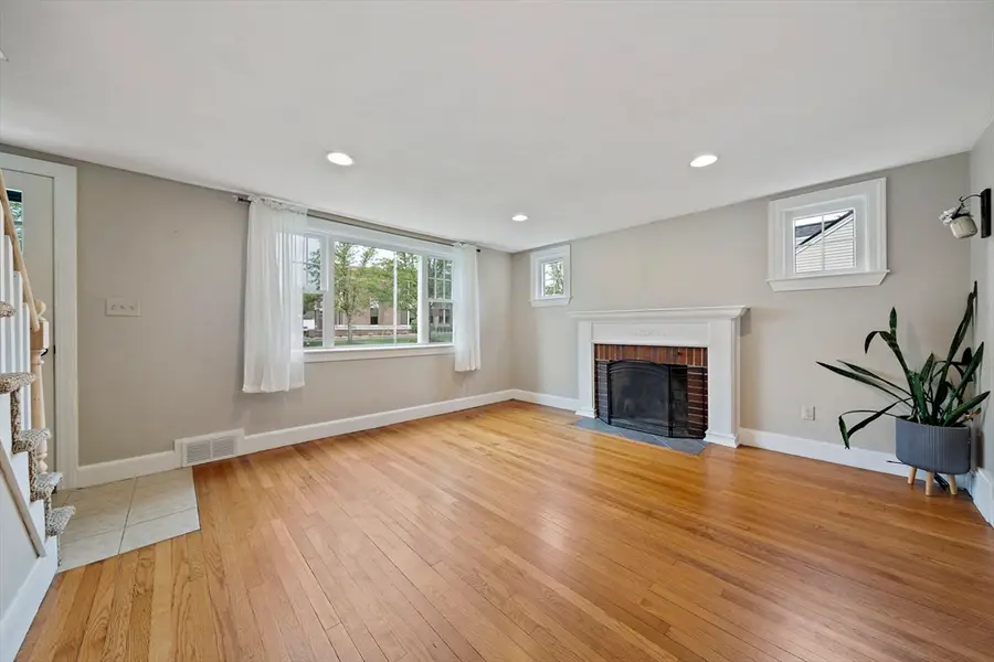 560 Pond St, Weymouth, MA 02190 - #3