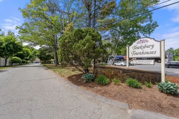 54 Decarolis Dr #54, Tewksbury, MA 01876