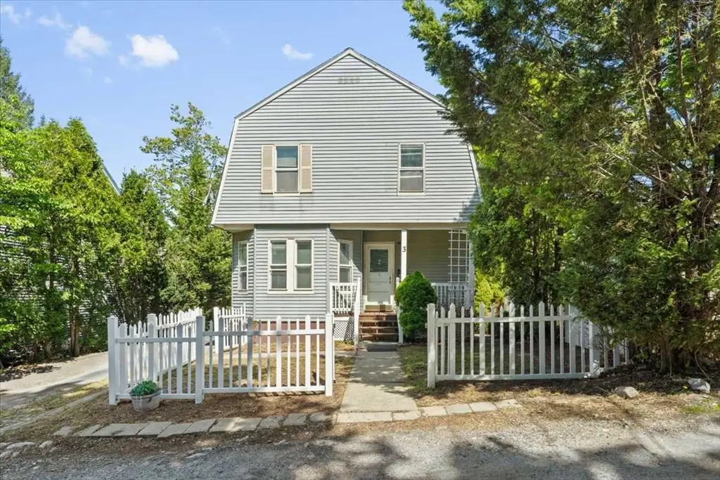 3 Wallace St, Worcester, MA 01605 - #1