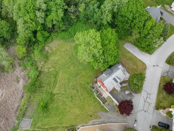 2 Woodcliffe Ave, Worcester, MA 01604