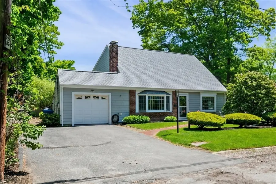 15 Hartshorne Rd, Wakefield, MA 01880 - #2