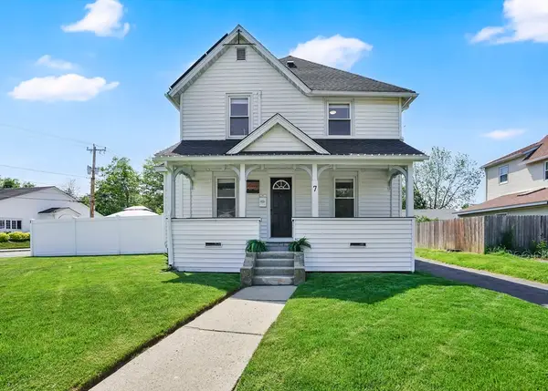 7 Maple St, Ludlow, MA 01056
