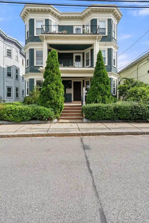 15 Oakland St #1, Boston, MA 02135 - #3