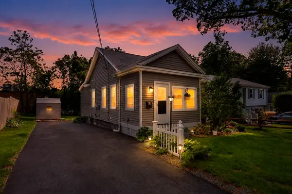 43 Agnes St, Springfield, MA 01118