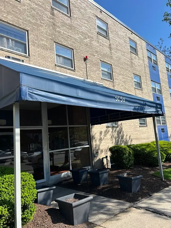 5050 Washington St #561, Boston, MA 02132