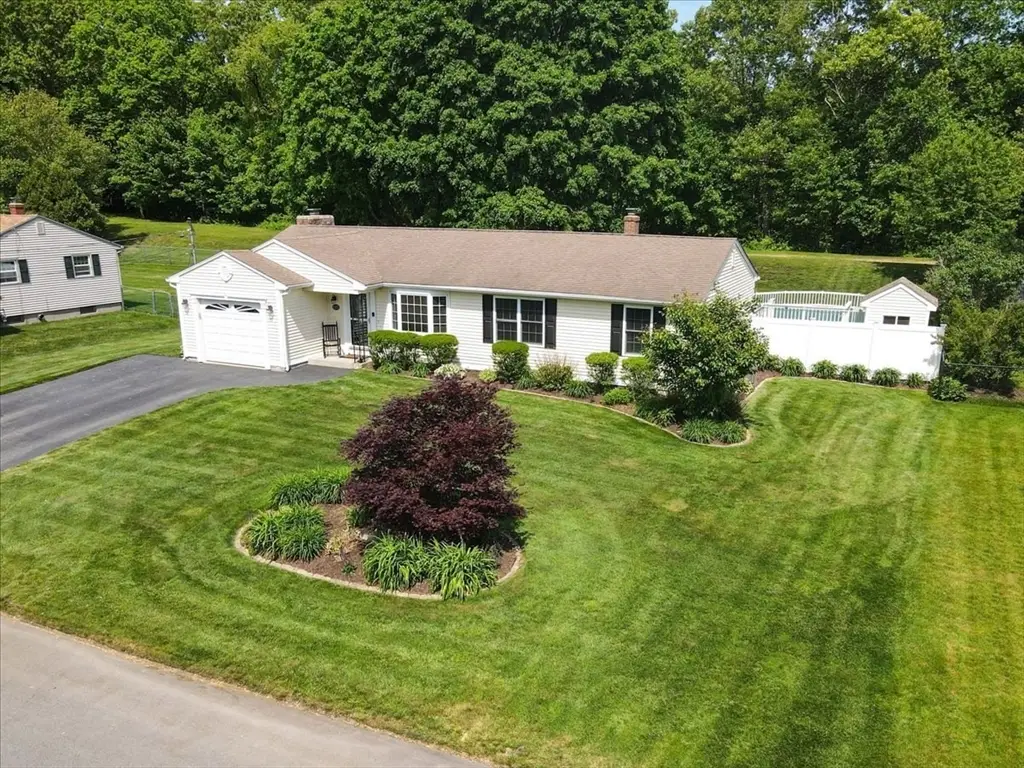 127 Sun Valley Dr, Cumberland, RI 02864 - #1