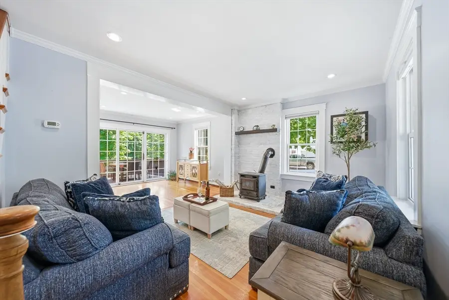 17 Garden Rd, Stoneham, MA 02180 - #3