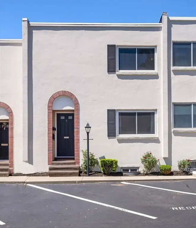 1 Charles St #V, Reading, MA 01867 - #1