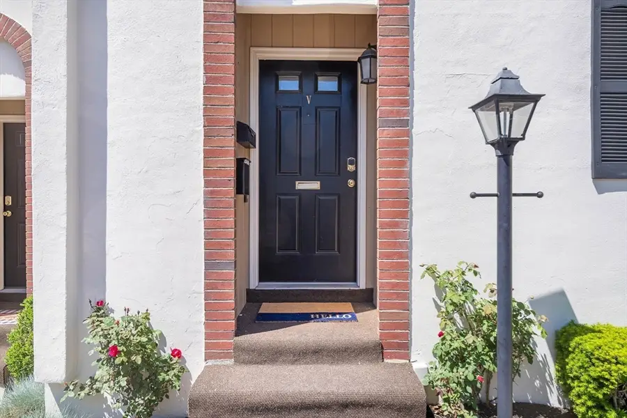 1 Charles St #V, Reading, MA 01867 - #2