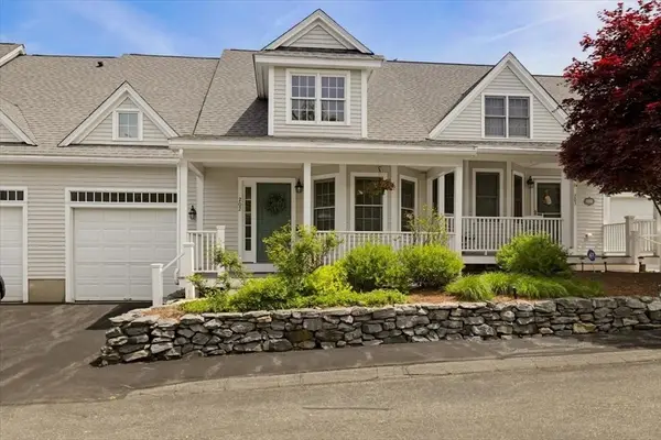 10 Charnstaff Ln #202, Billerica, MA 01821