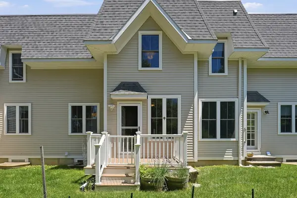 32 N Prospect St #4, Amherst, MA 01002