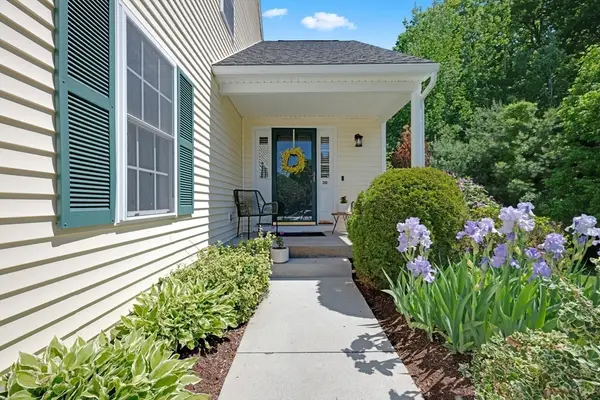 29 Coldspring Dr #D, Sutton, MA 01590
