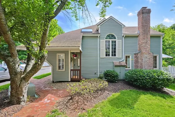 2 Strathmore Shire Dr #A, Uxbridge, MA 01569
