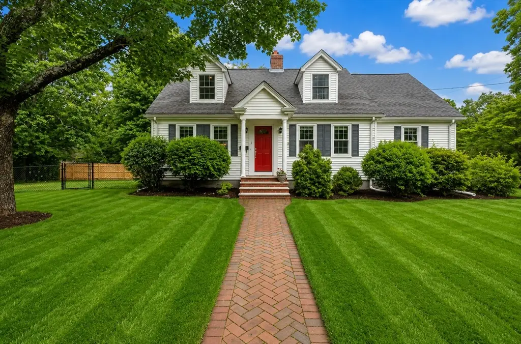 1 Ledgeville Ave, Foxboro, MA 02035 - #1