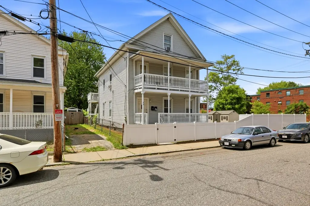 35 N Summer St, Holyoke, MA 01040 - #1