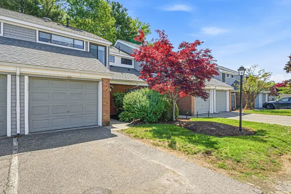 153 Greenbrook Dr #153, Stoughton, MA 02072