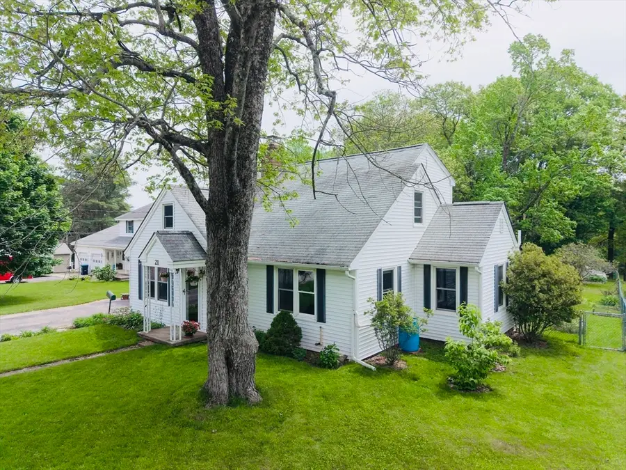 21 Eaton Pl, Shrewsbury, MA 01545 - #3