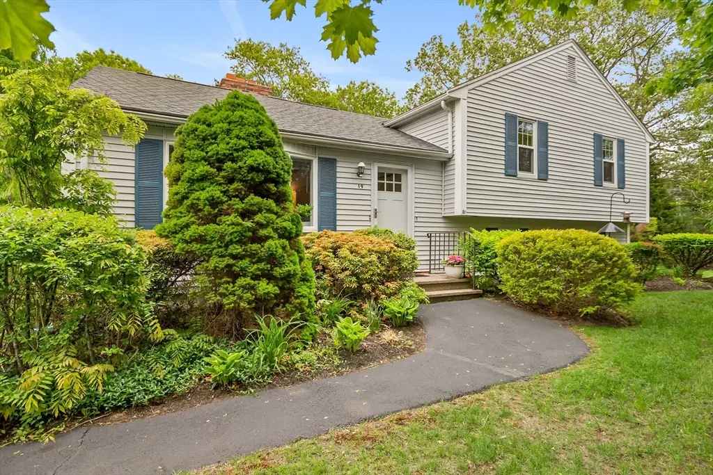 19 Hood Dr, Plymouth, MA 02360 - #1