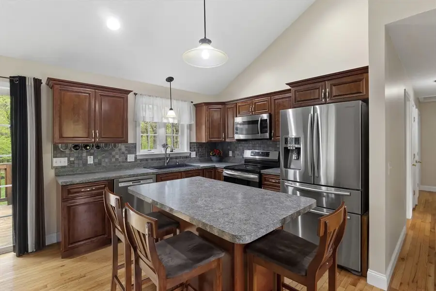 352 Durfee St, Southbridge, MA 01550 - #3