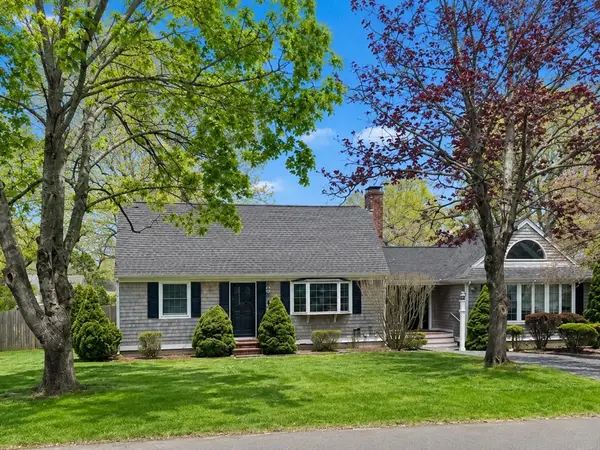 27 Sandpiper Circle, Falmouth, MA 02536