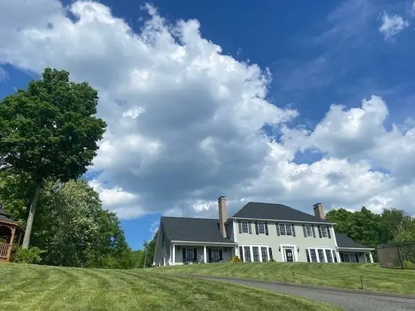 17 Lexington Dr, Belchertown, MA 01007