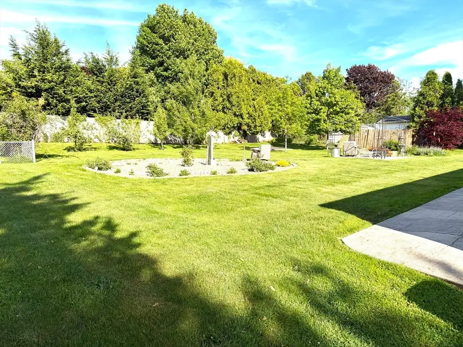 3 Roseanne Drive, Fairhaven, MA 02719 - #3