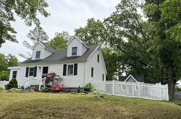 4 Robin Rd, Billerica, MA 01821