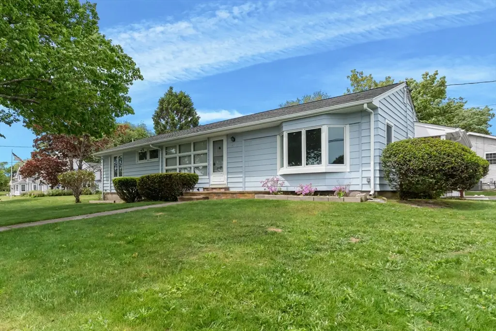 821 Pearse Rd, Swansea, MA 02777 - #1