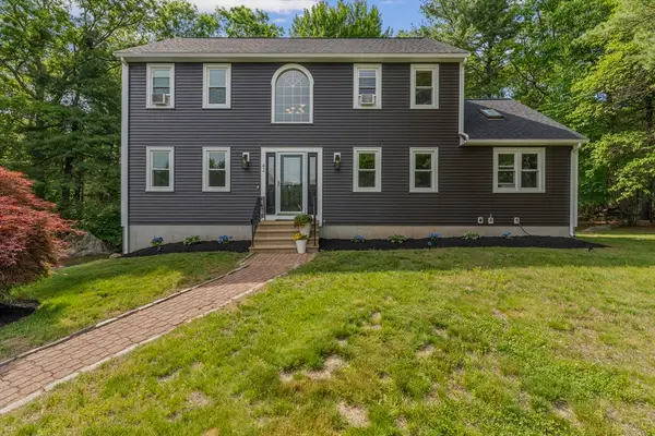 42 Brookside Dr, Uxbridge, MA 01569