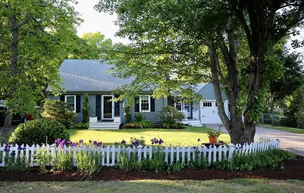 86 Taunton St, Lakeville, MA 02347