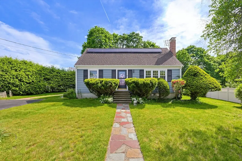 4 Meadow Ln, Walpole, MA 02081 - #1