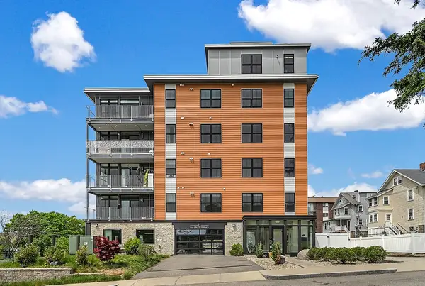 11 Oak Grove Ter #402, Quincy, MA 02169