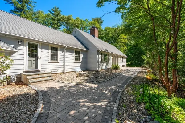 118 Newton St, Weston, MA 02493