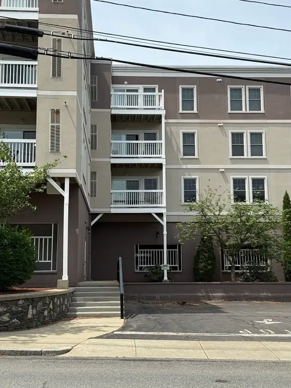 414 Mount Hope St #104, North Attleboro, MA 02760