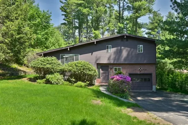 50 Notre Dame Rd, Bedford, MA 01730