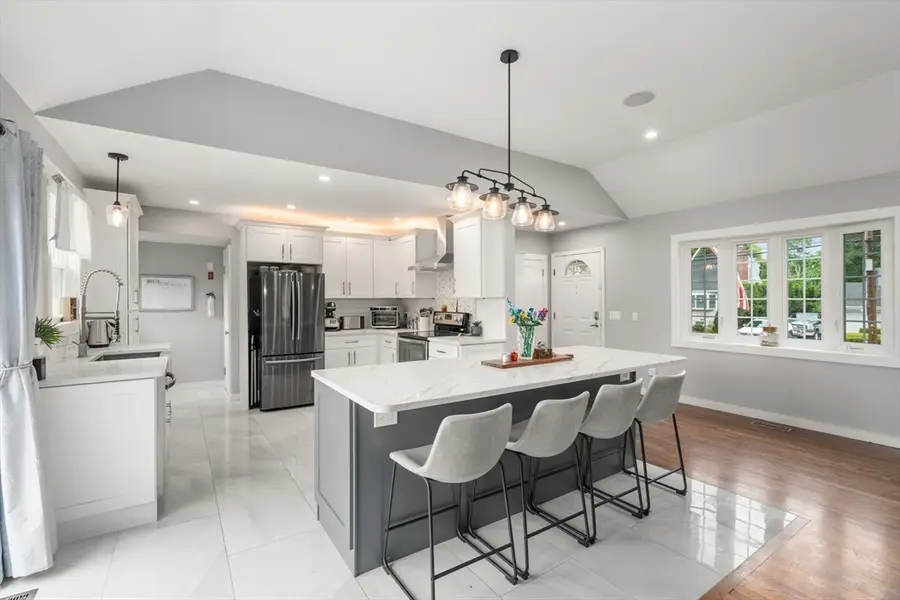 32 Oak St, Stoneham, MA 02180 - #3