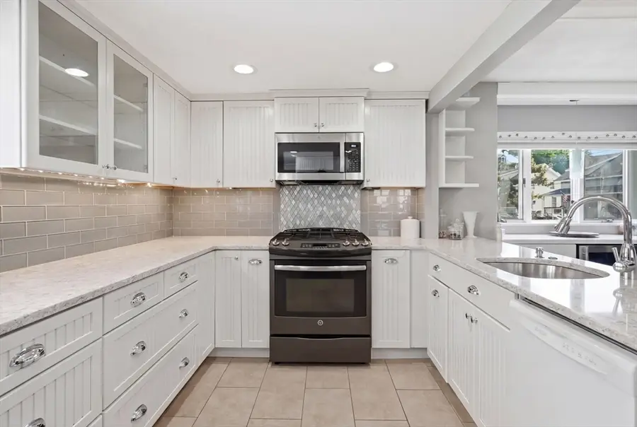 27 Billows St, Winthrop, MA 02152 - #2