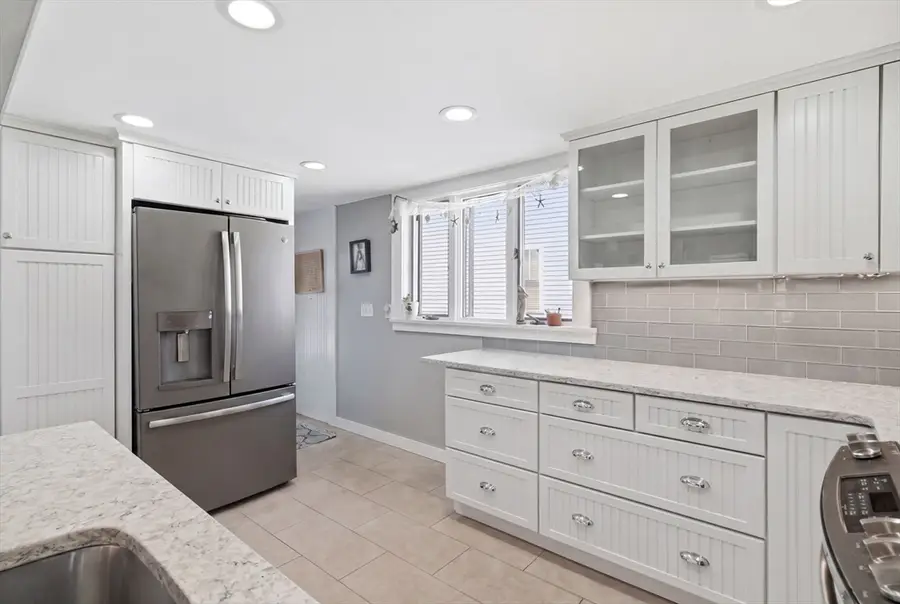 27 Billows St, Winthrop, MA 02152 - #3