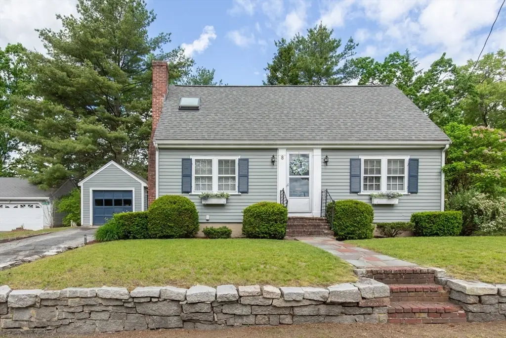 8 Beech St, North Chelmsford, MA 01863 - #1