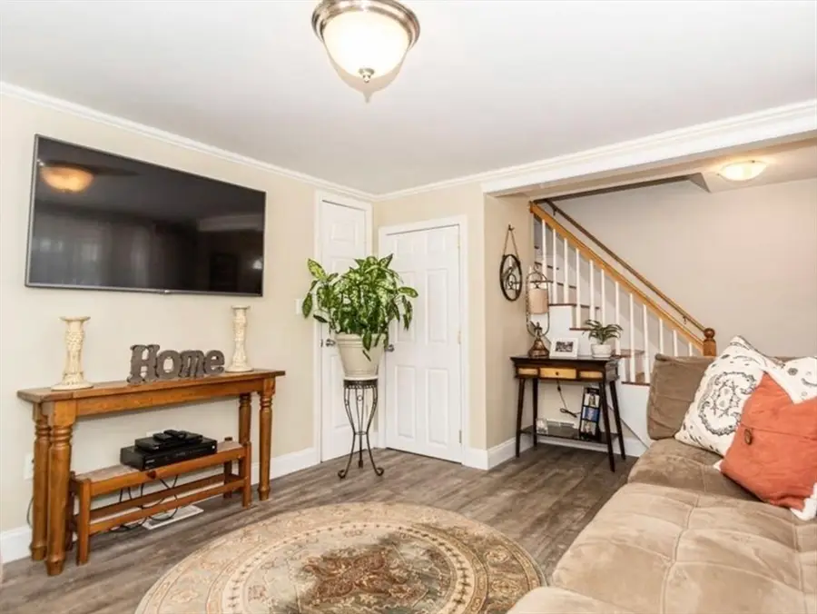 516 Lakeview Ave, Lowell, MA 01850 - #3
