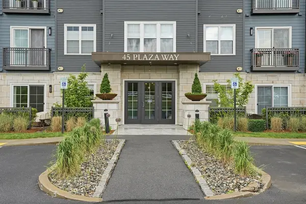 45 Plaza Way #208, Plymouth, MA 02360