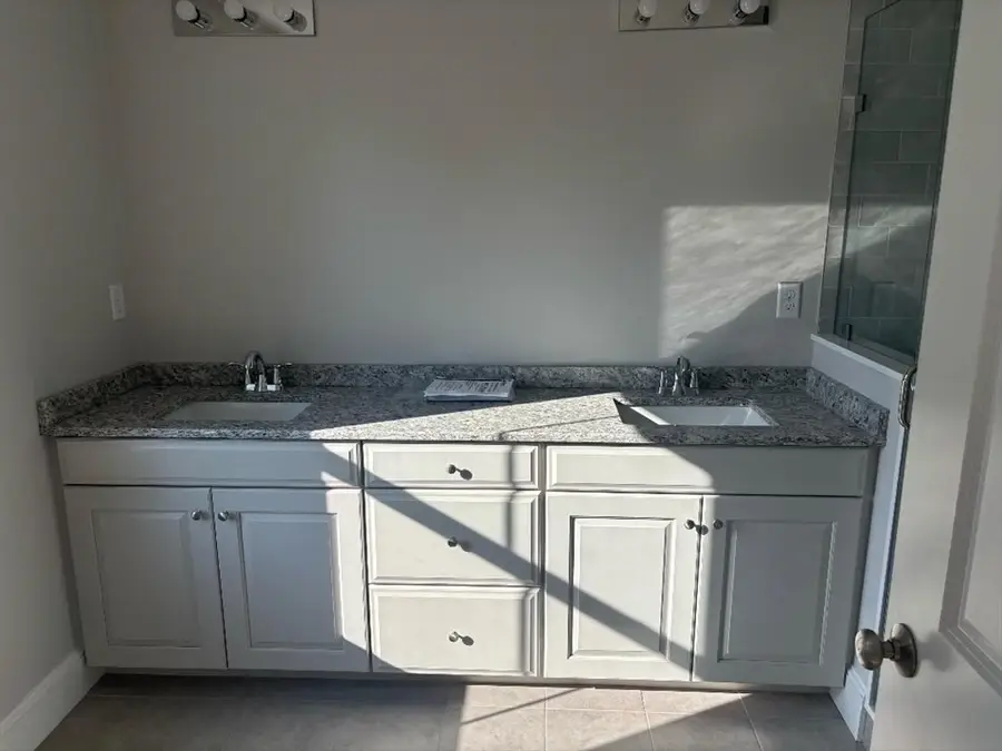 261 Pleasant St #7, Weymouth, MA 02190 - #3