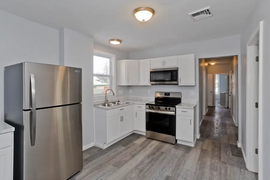 64 Thompson St, Springfield, MA 01109 - #3