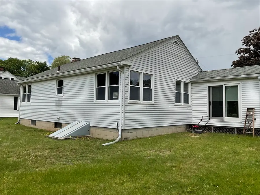 18 Pulaski Street, Uxbridge, MA 01569 - #3