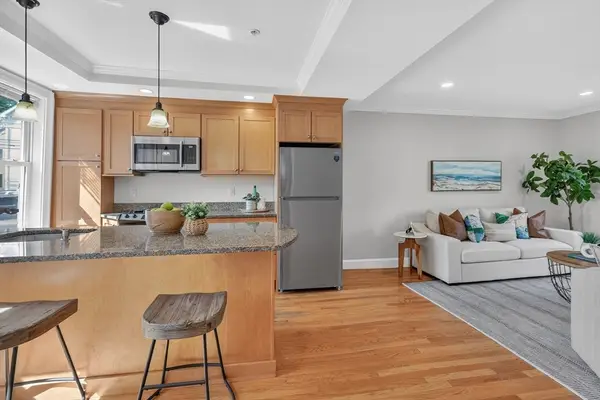 122-124 Charles St #124-1, Cambridge, MA 02141