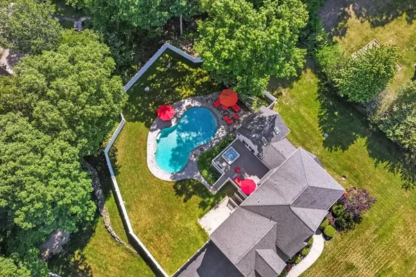 71 Silver Fox Rd, Franklin, MA 02038