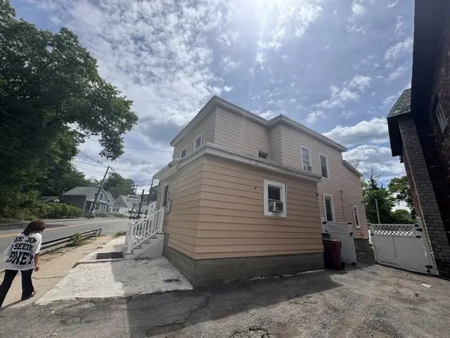 1081 Lawrence St, Lowell, MA 01852 - #2